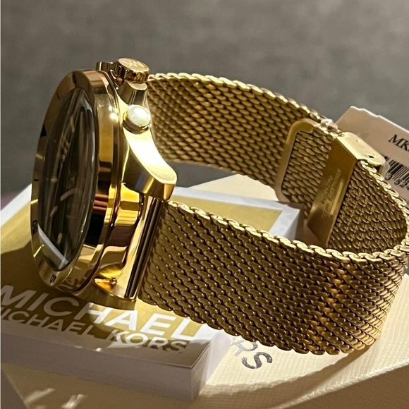 Kors Men’s Oversized Brecken Gold-Tone Mesh Watch
Case Size: 45mm - Picture 6 of 10